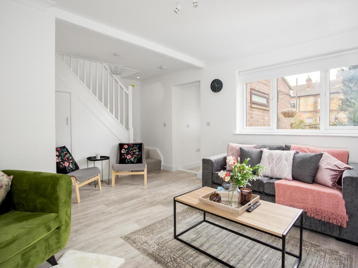 Pass The Keys Spacious And Very Modern Family Home, Central Windsor Exteriér fotografie