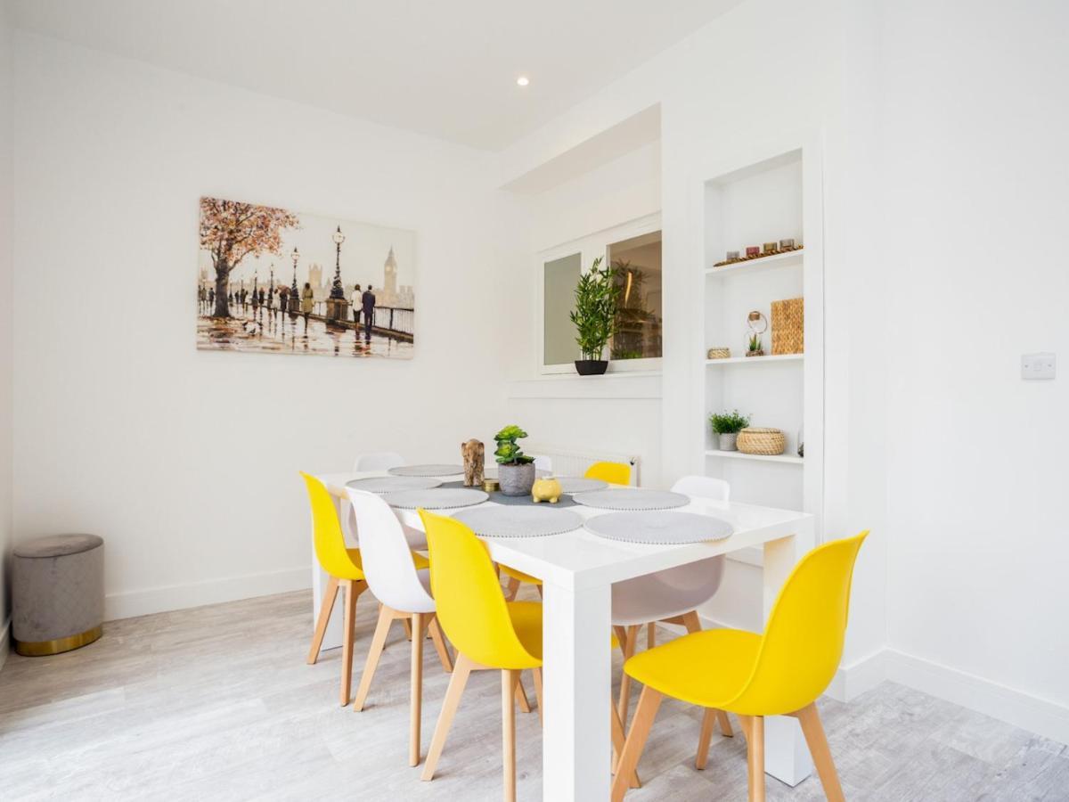 Pass The Keys Spacious And Very Modern Family Home, Central Windsor Exteriér fotografie