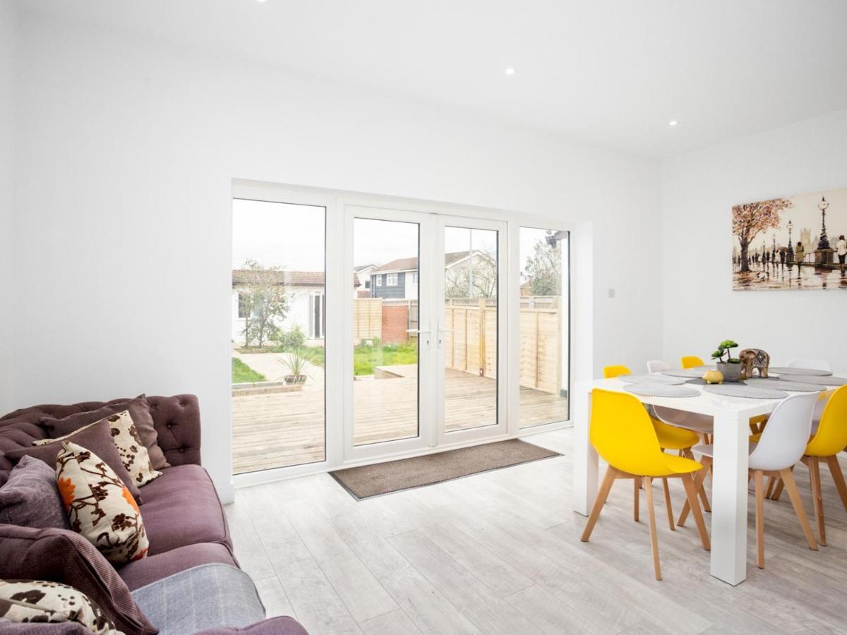 Pass The Keys Spacious And Very Modern Family Home, Central Windsor Exteriér fotografie